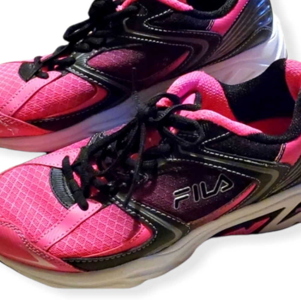 Fila👟Pink and Black Running Shoe, Size 9